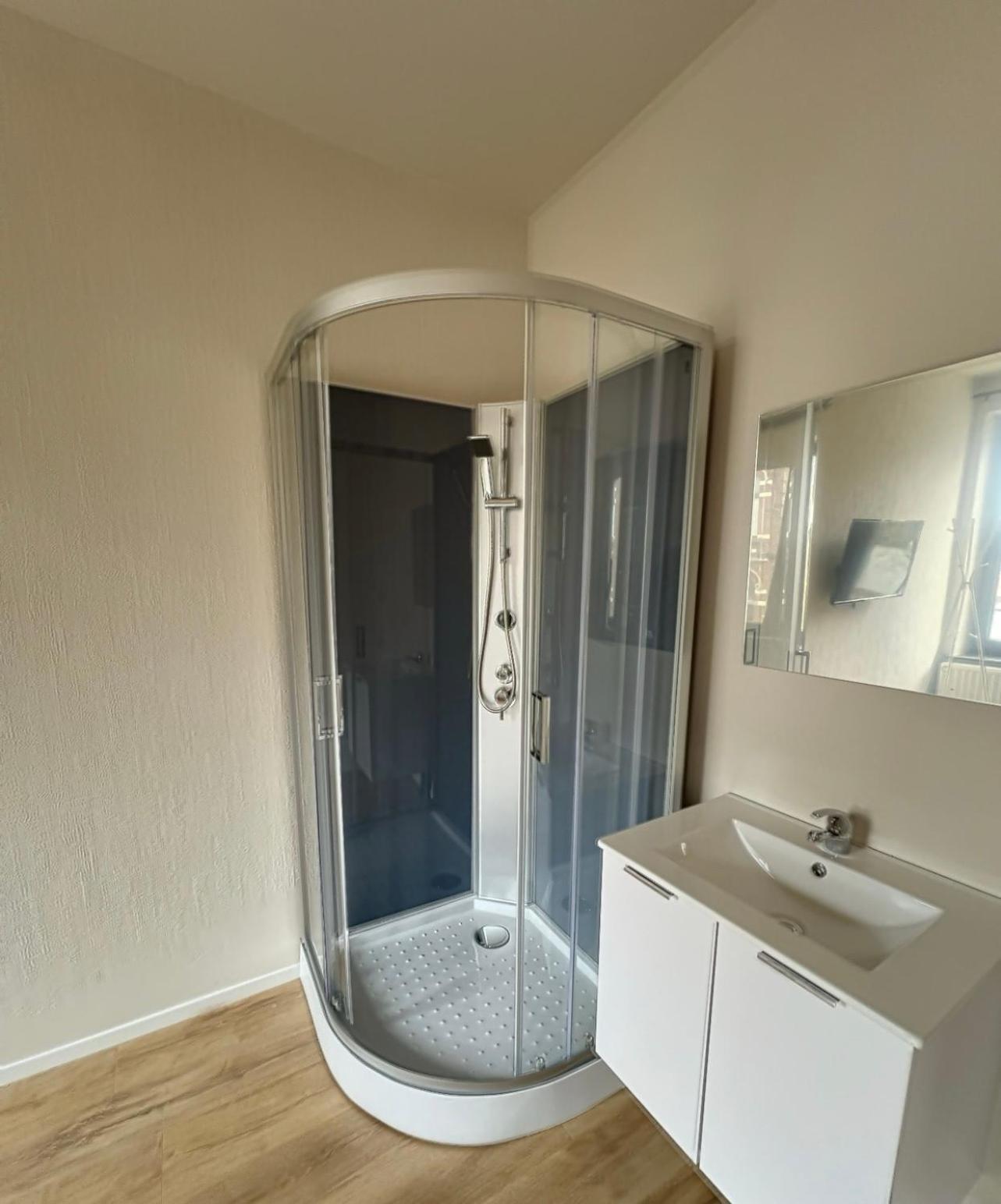 Station 64 A4 Charleroi-Airport Appartement Buitenkant foto